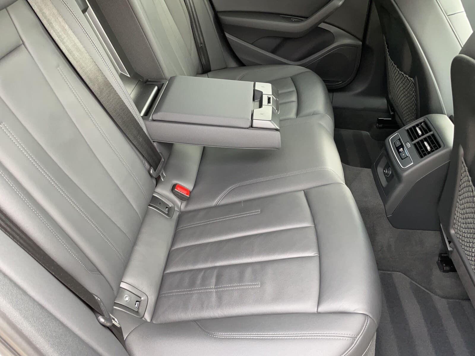 Audi A4 Limousine