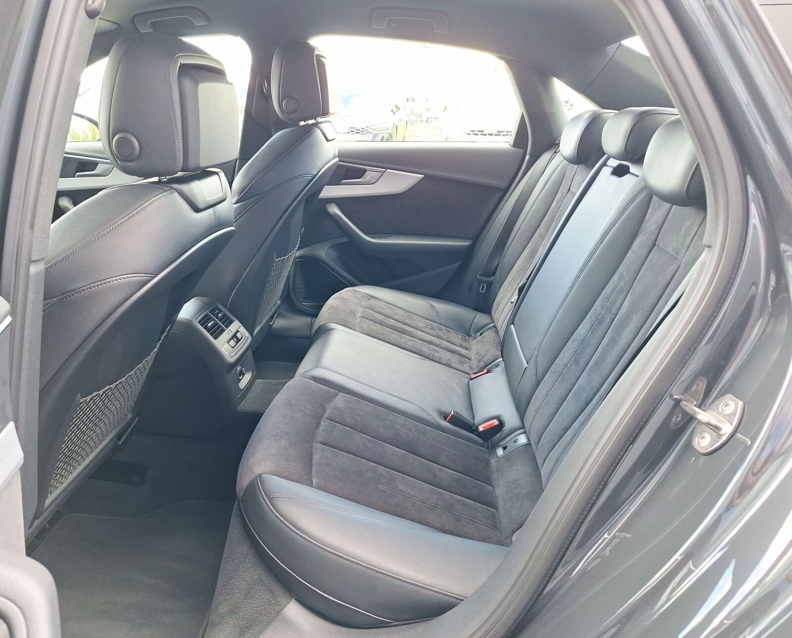 Audi A4 Limousine