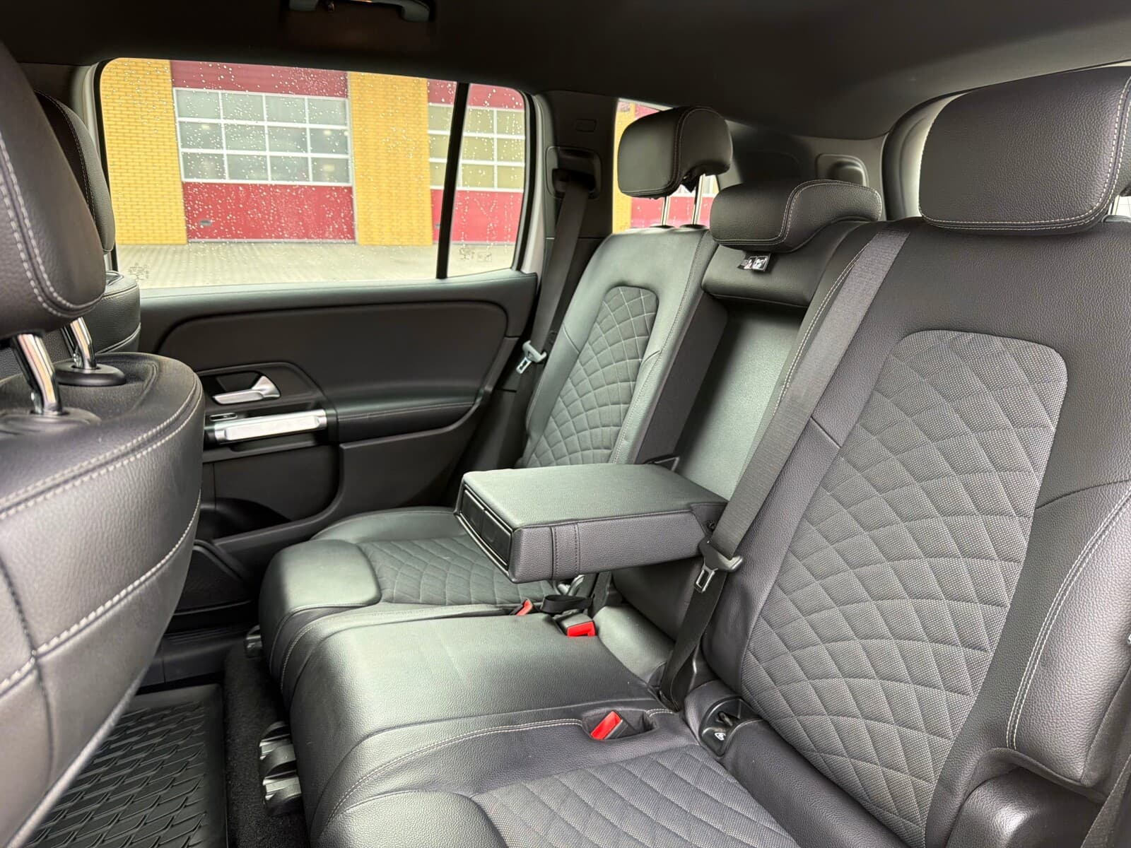 Mercedes-Benz GLB 200