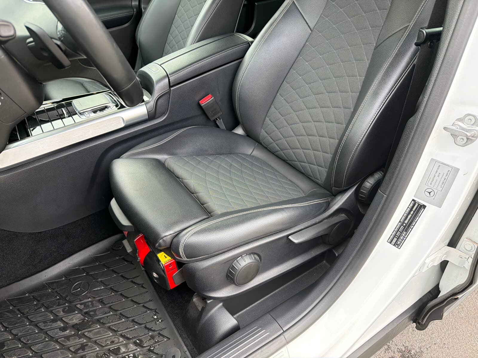 Mercedes-Benz GLB 200