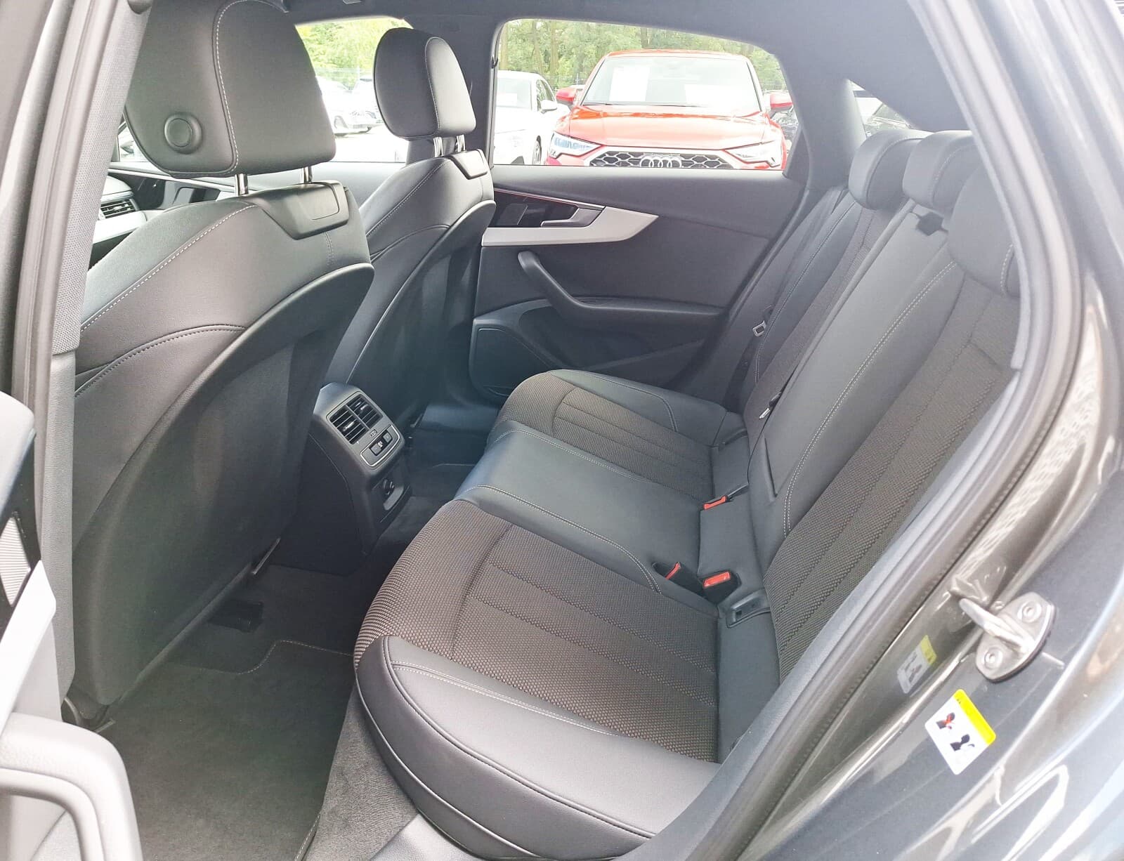Audi A4 Limousine