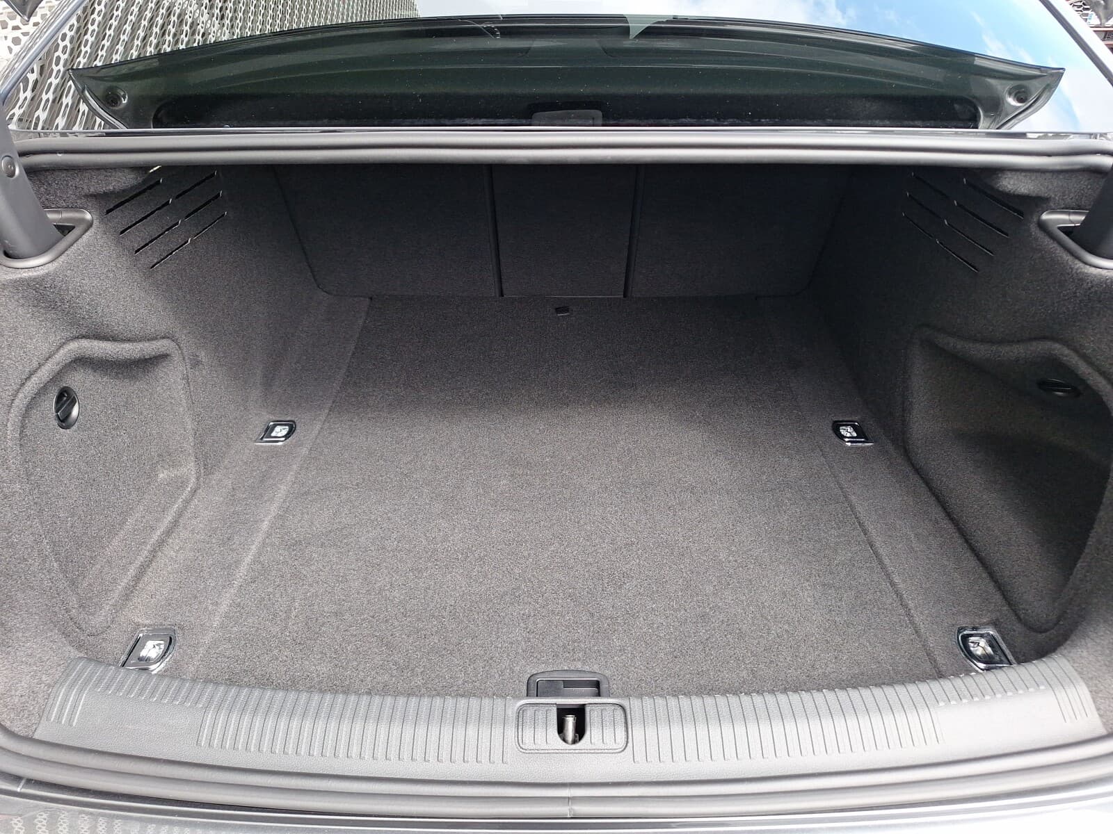 Audi A4 Limousine